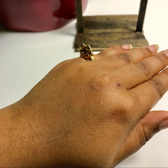 Gold Toned Lovebird Ring - Picture 4 of 4